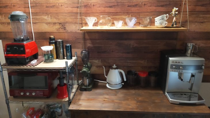 【DIY】父が昔作った吊り棚をカフェ風に塗装